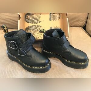Dr Martens Devon Heart - Black Platform Boots - Milled Nappa leather